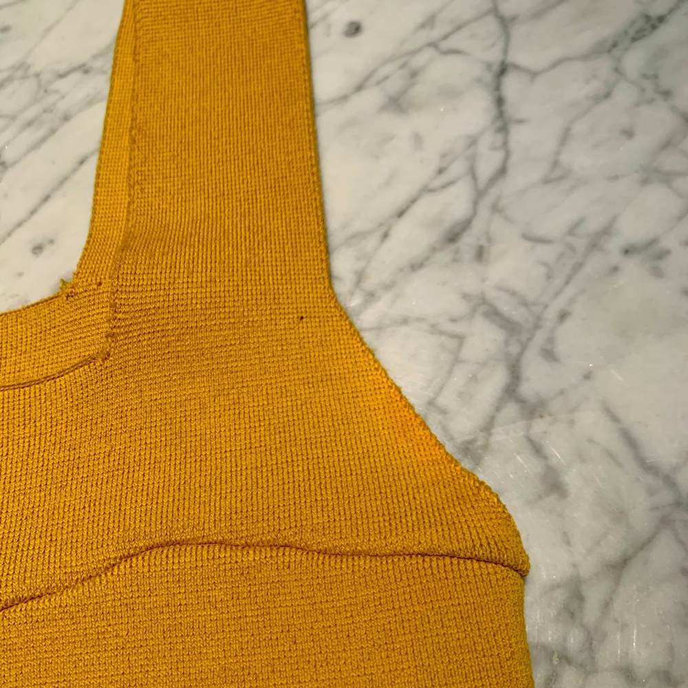 3/$15 LISTICLE🌹 GOLD SLEEVELESS BANDAGE SWEATER. GREAT CONDITION! - Picture 10 of 10